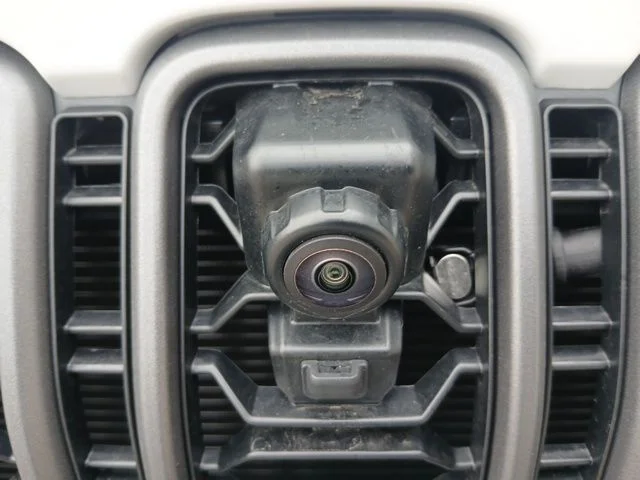 New 2026 Bright White Clear-Coat Exterior Paint Jeep Rubicon image 14