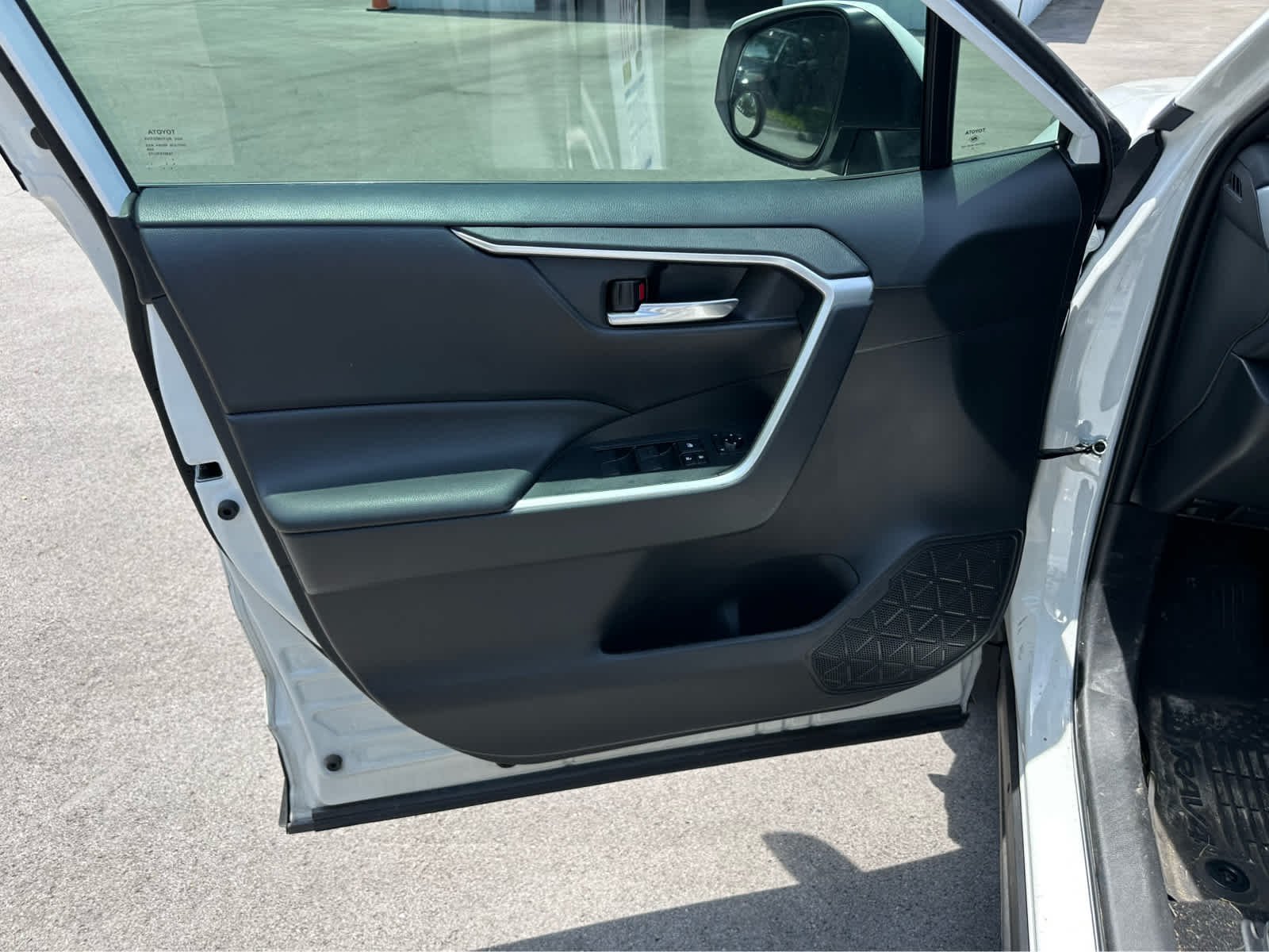 Used 2021 Super White Toyota XLE image 10
