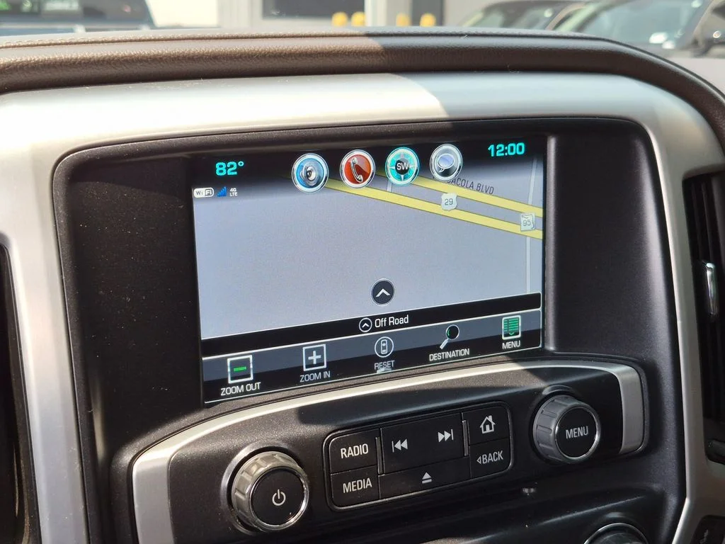Used 2017 White GMC SLT image 19