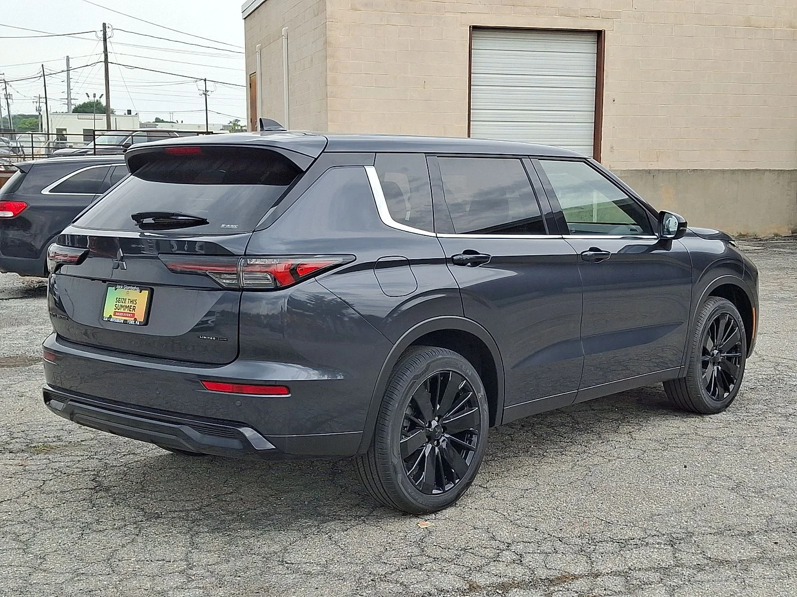 New 2026 Gray Mitsubishi LE image 3