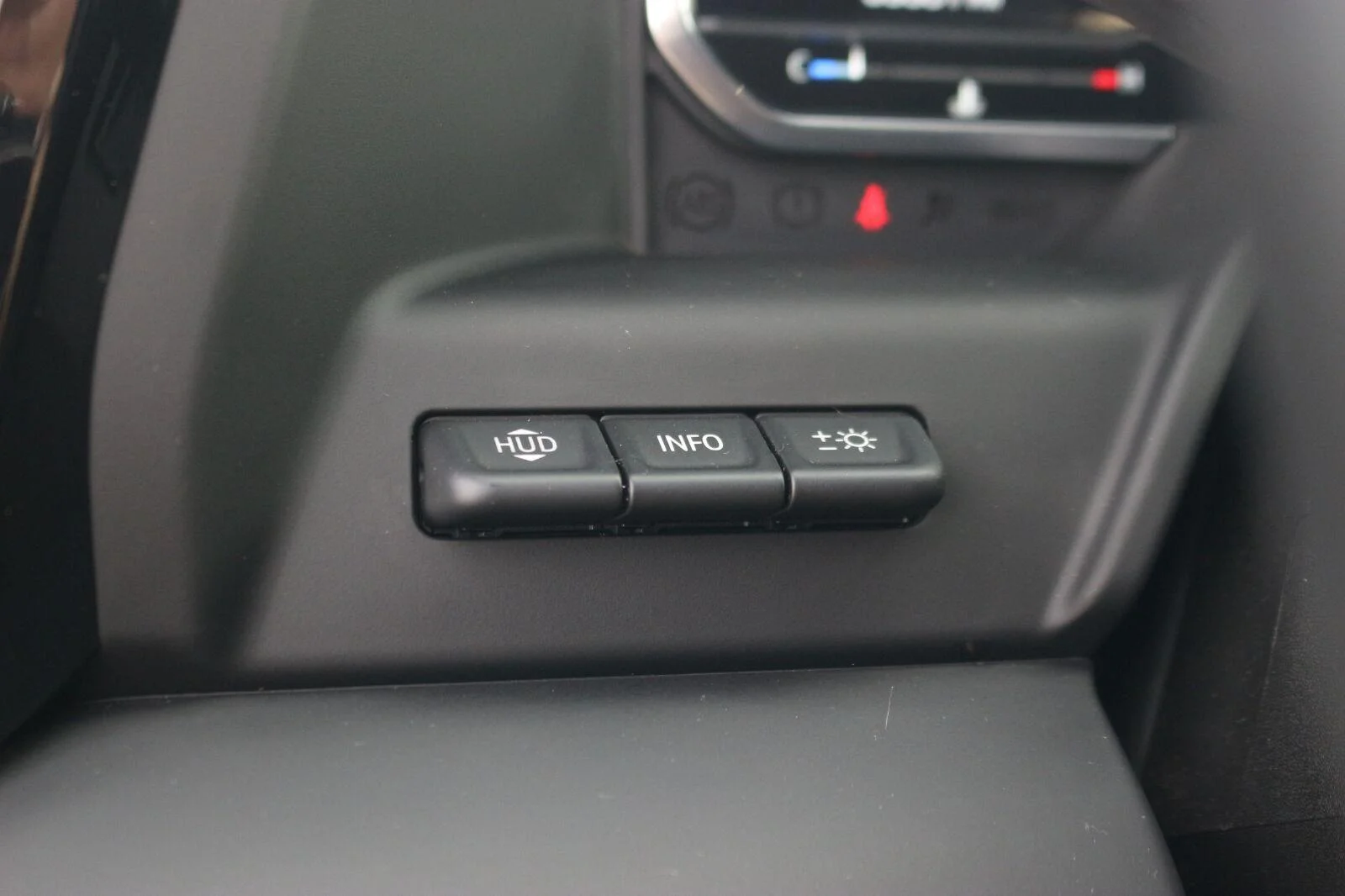 Used 2024 Summit White GMC AT4 image 31