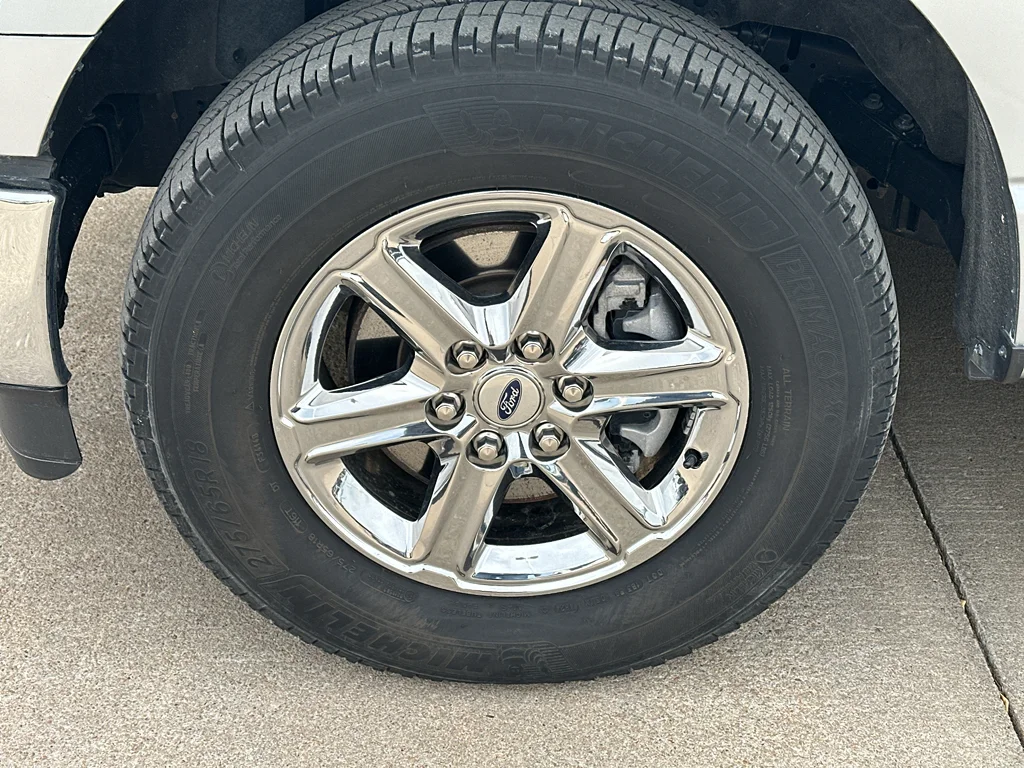 Used 2025 Iconic Silver Metallic Ford XLT image 3