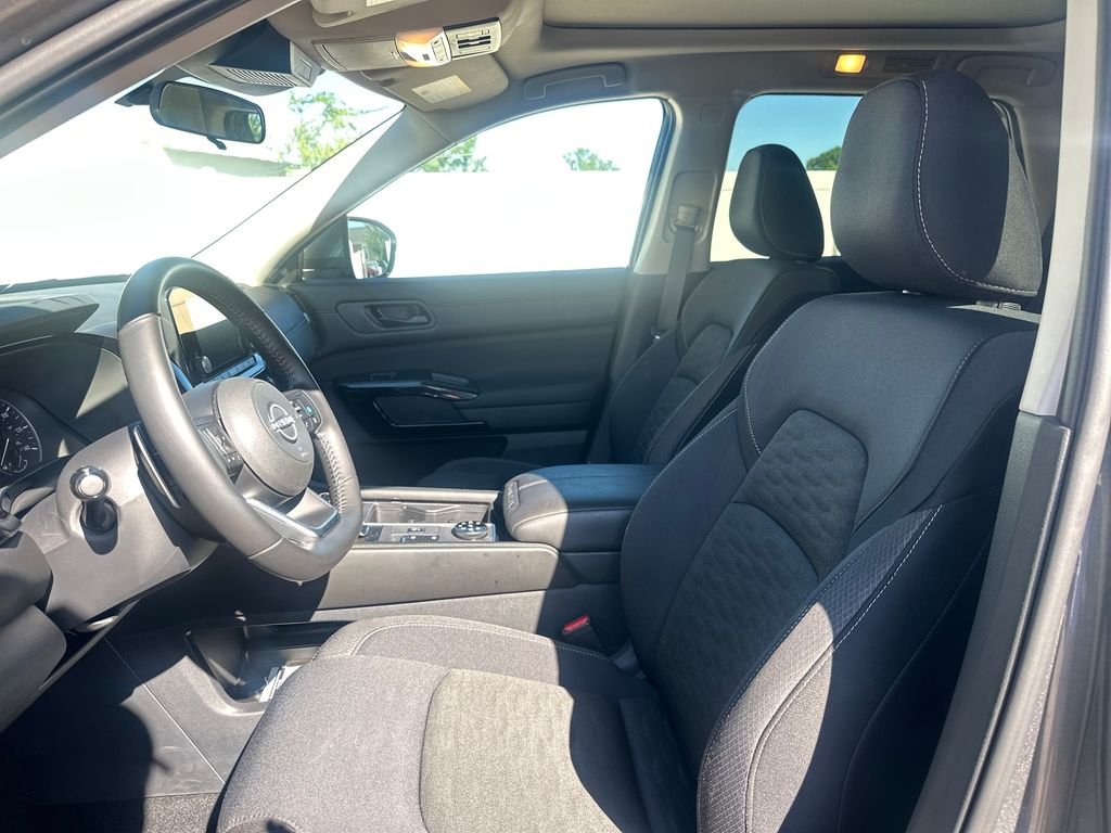 Used 2025 Gray Nissan SV image 11