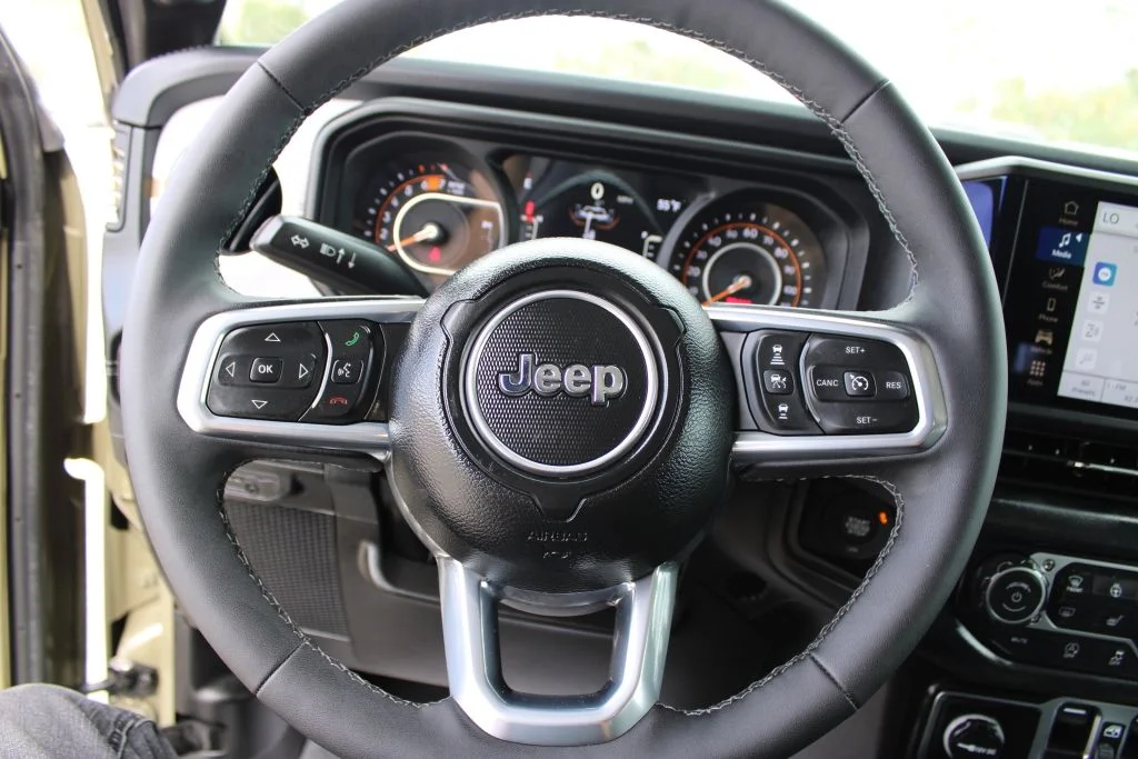 Used 2026  Jeep Sahara image 25