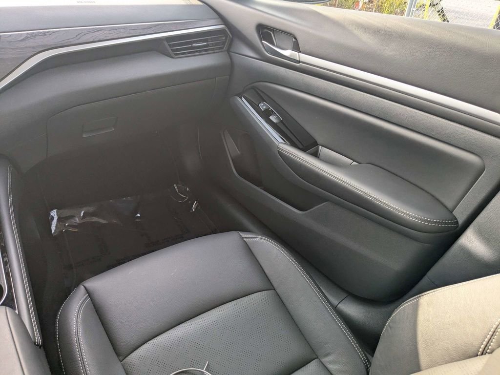 2025 Nissan Altima SL - Photo 16