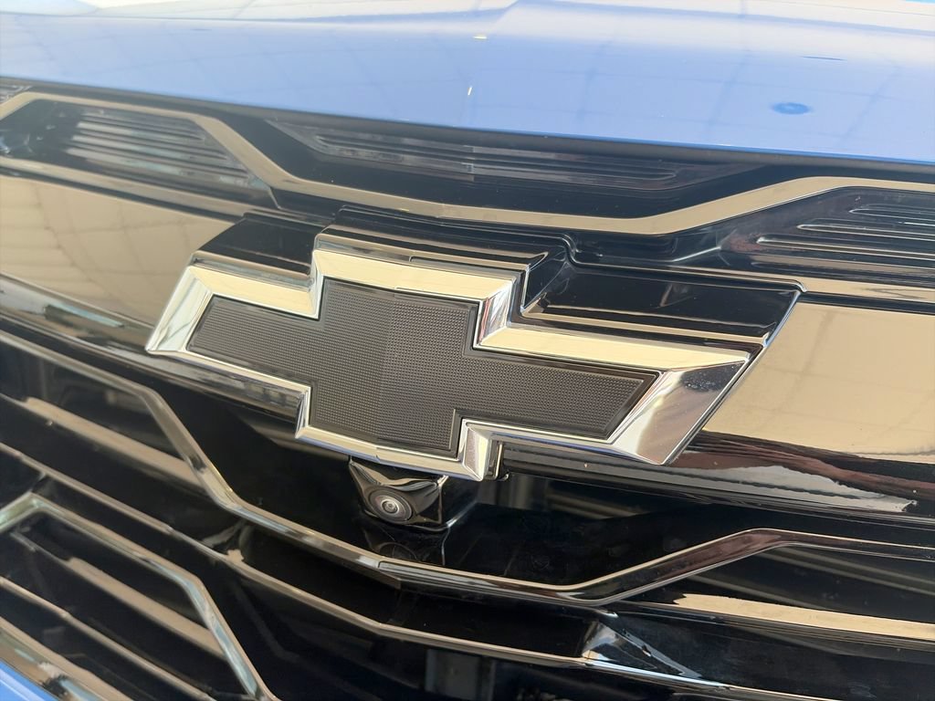 Used 2025 Reef Blue Metallic Chevrolet RS image 33