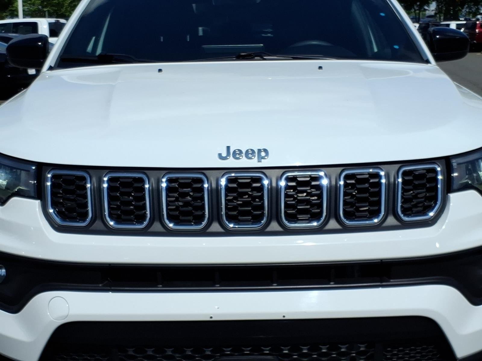 Used 2024 Bright White Clearcoat Jeep Latitude image 13