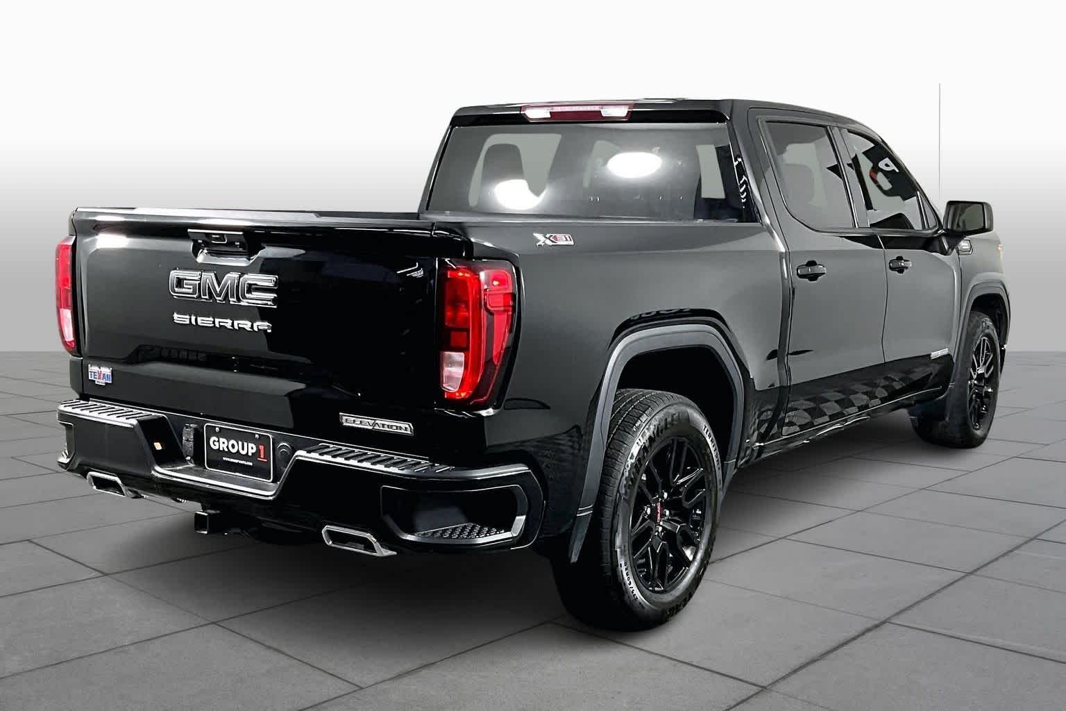 Used 2024 Onyx Black GMC Elevation image 13