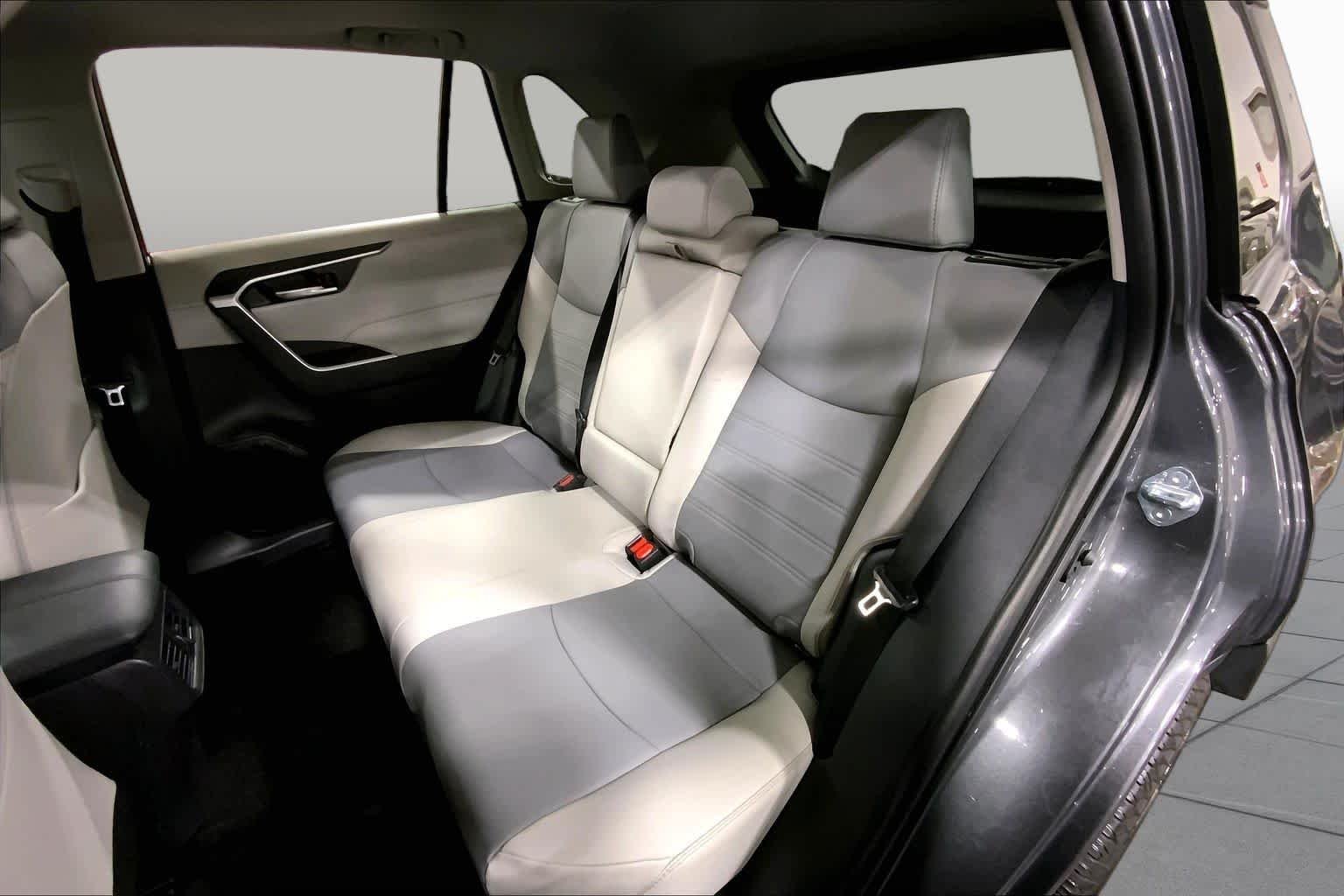 Used 2025 Magnetic Gray Metallic Toyota XLE Premium image 21
