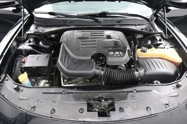 Used 2016 Black Dodge SXT image 27