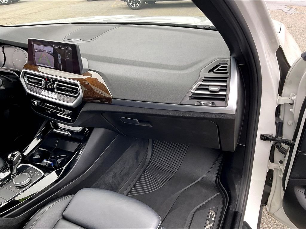 Used 2022 White BMW xDrive30i image 12