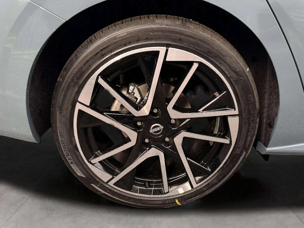 New 2025 Two-tone Atlantic Gray Metallic / Super Black Nissan SR image 9