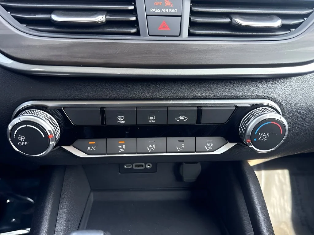 Used 2025 White Nissan 2.5 SV image 15