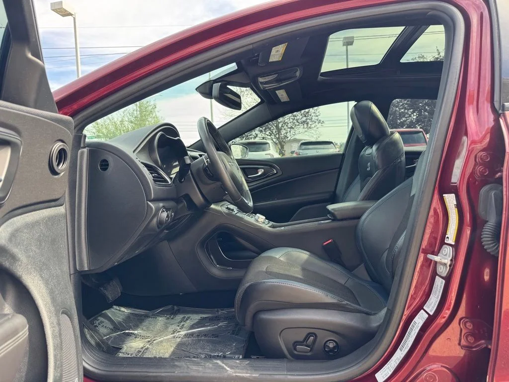 Used 2016 Red Chrysler S image 10
