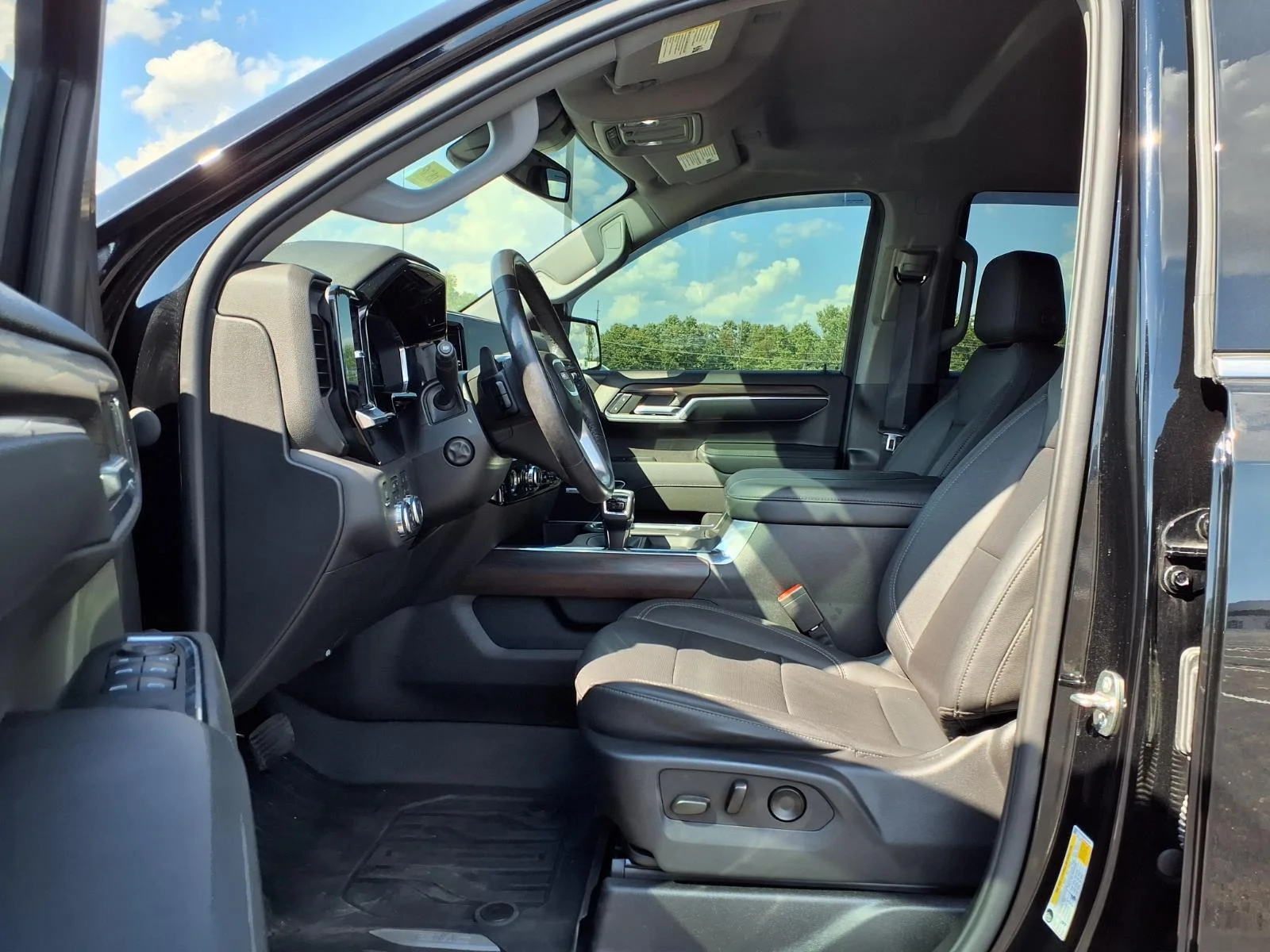 Used 2023 Onyx Black GMC SLT image 21