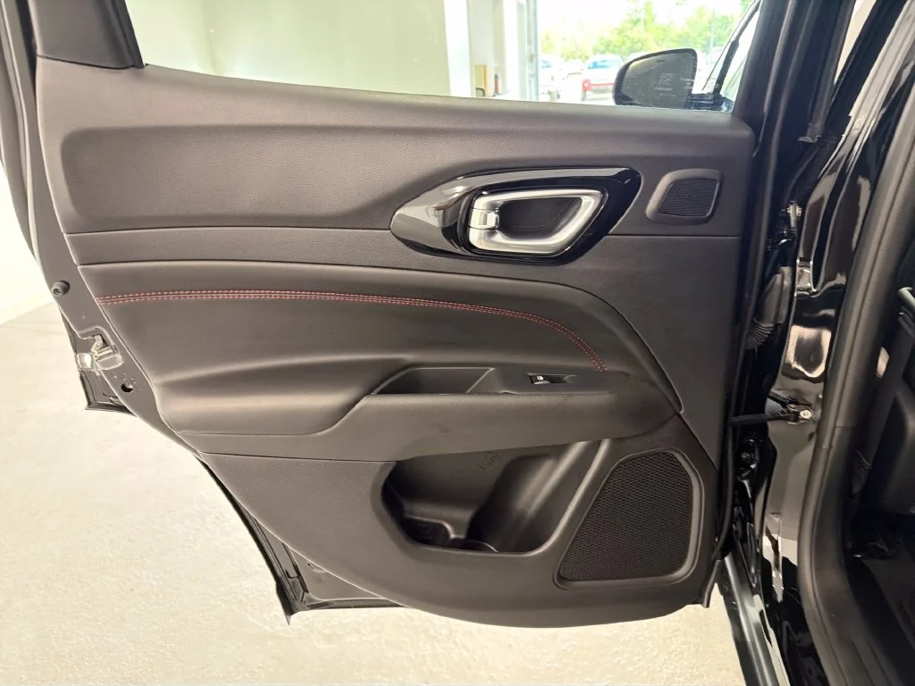 Used 2025 Black Jeep Trailhawk image 9