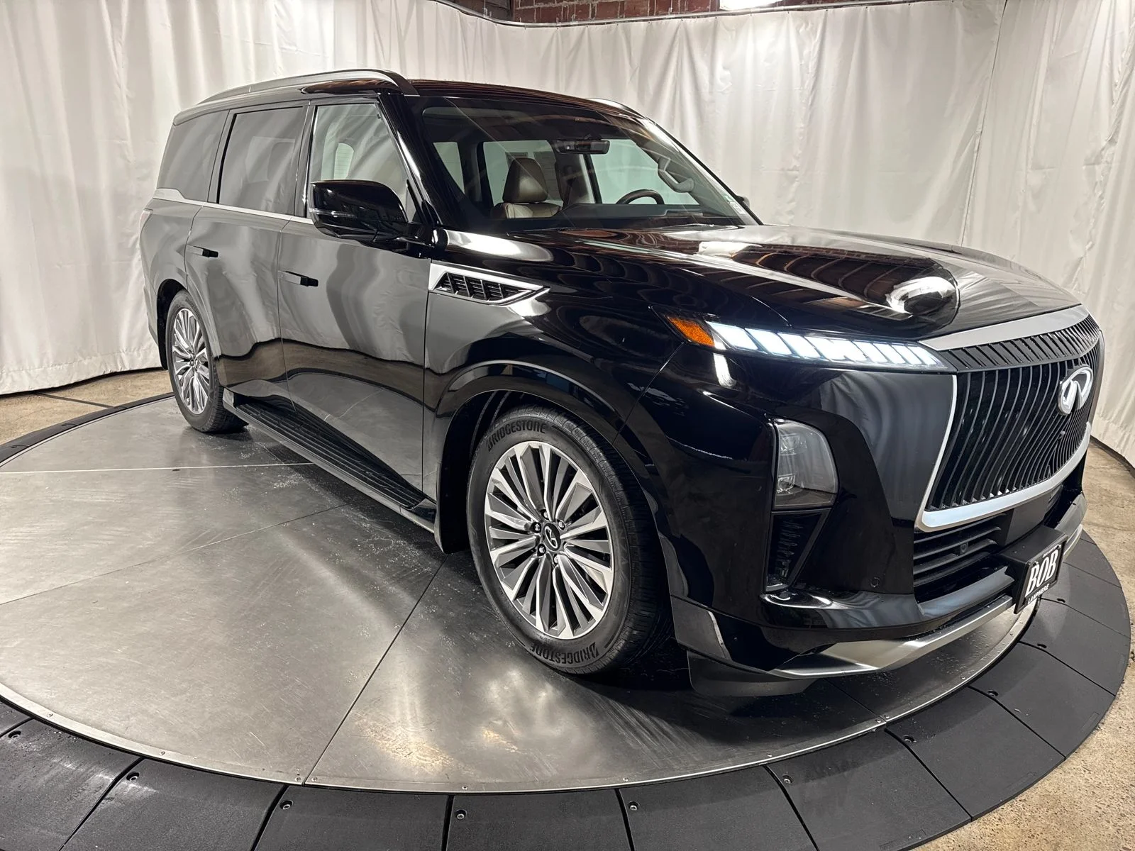 Certified Used 2025 Black INFINITI LUXE image 10