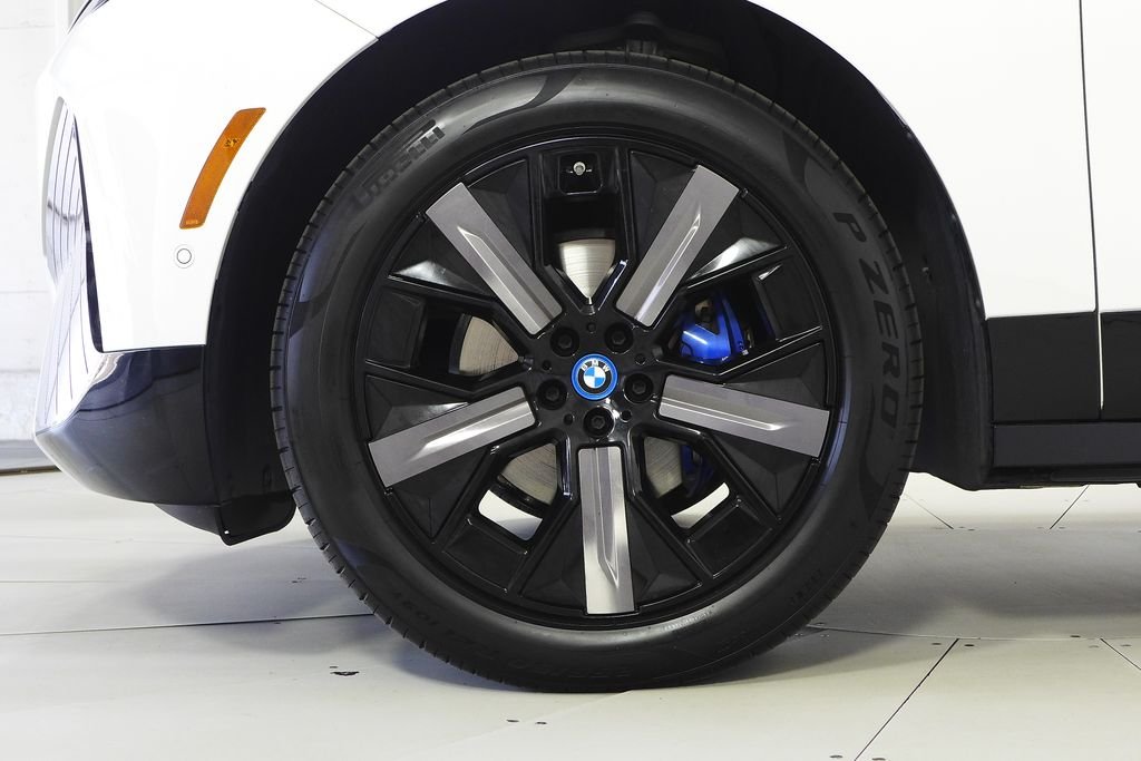 Certified Used 2024 Alpine White BMW xDrive50 image 5