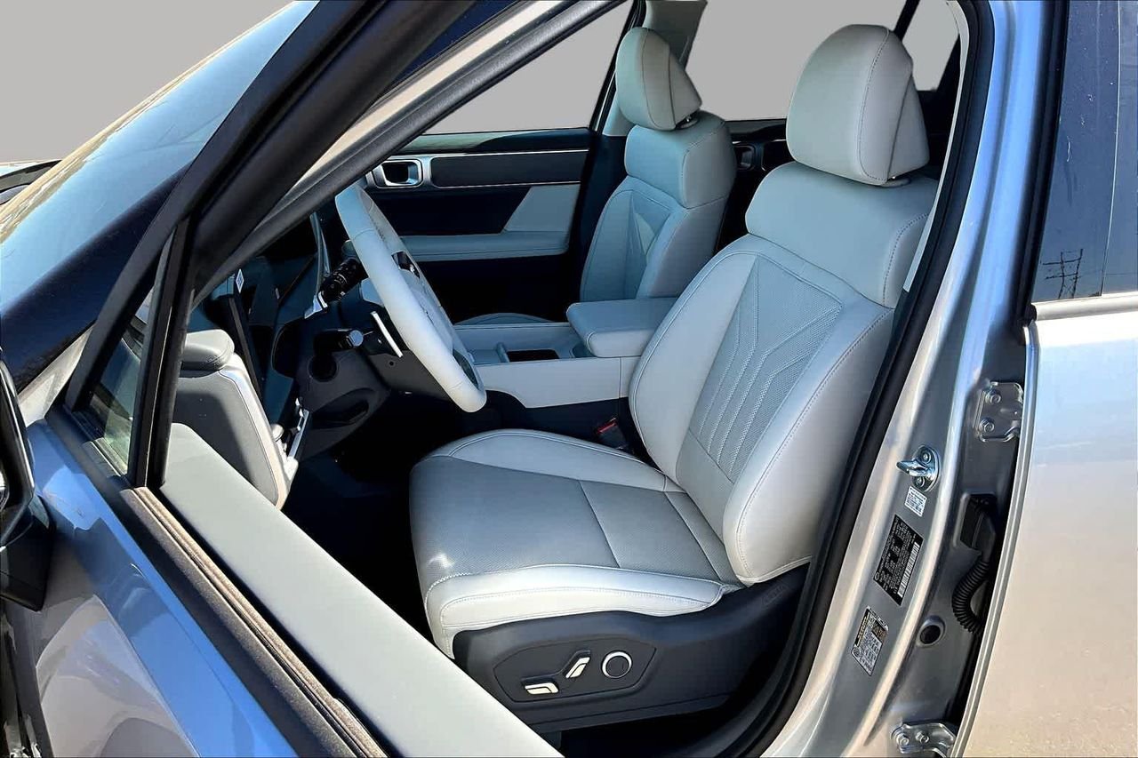 New 2026 Shimmering Silver Hyundai SEL image 9