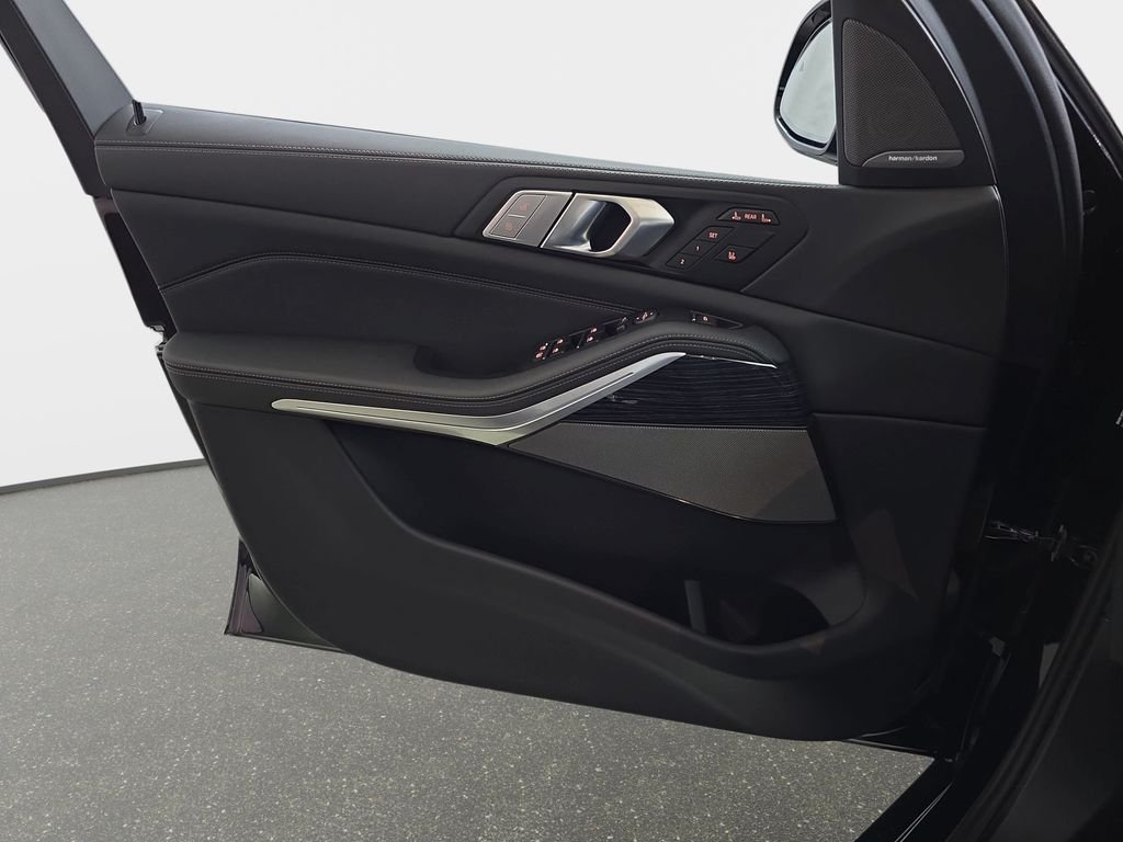 New 2027 Black Sapphire Metallic BMW xDrive40i image 25