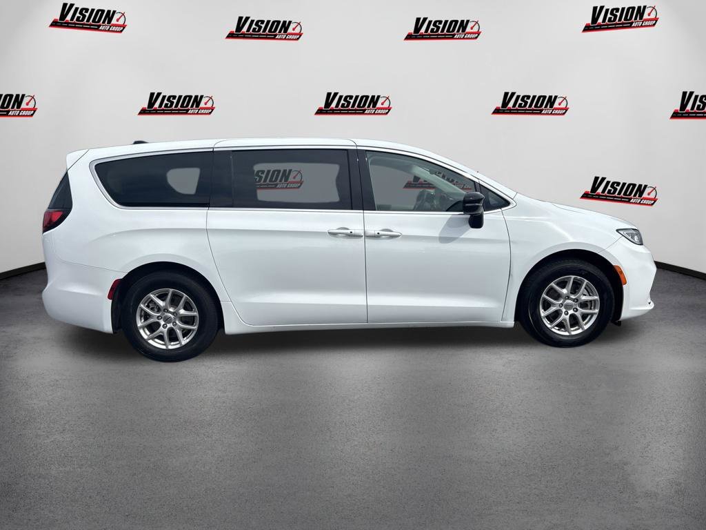 Used 2024 White Chrysler Touring L image 4