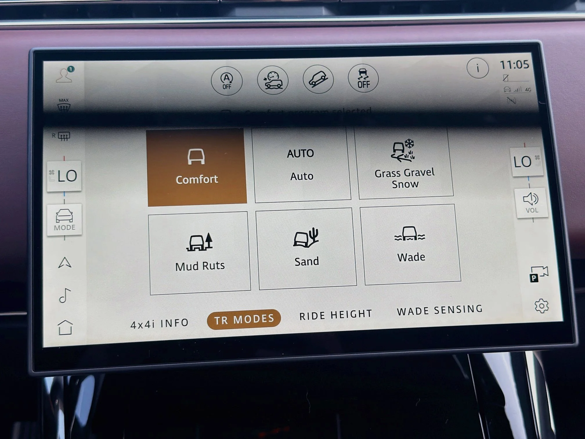 New 2026 Fuji White Land Rover Dynamic SE image 45