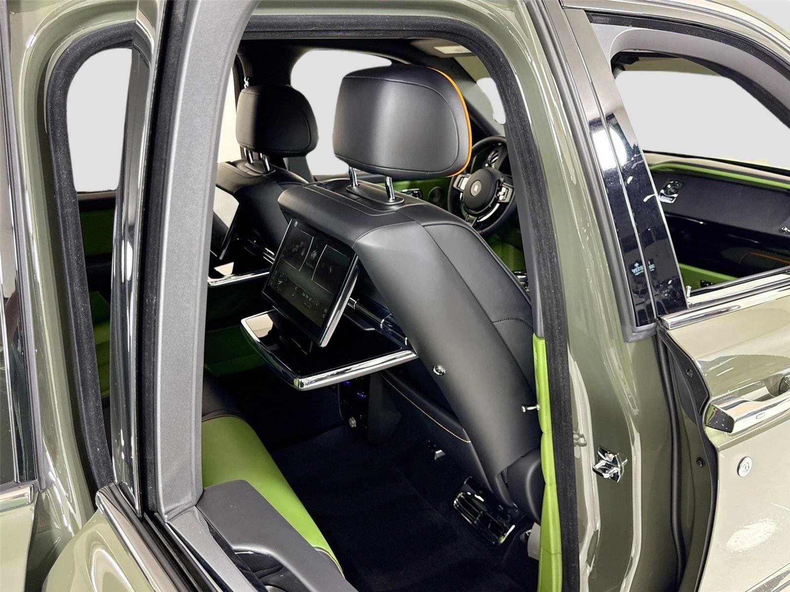 Used 2024 Silver Rolls-Royce  image 32