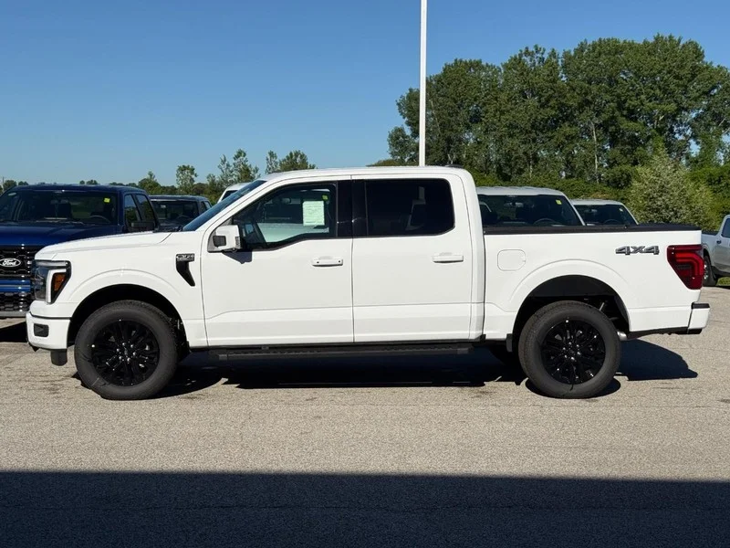 New 2026 Oxford White Ford LARIAT 4WD SuperCrew 5.5