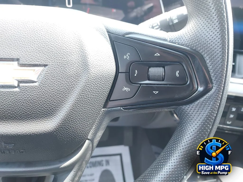 Used 2025 White Chevrolet LT image 12