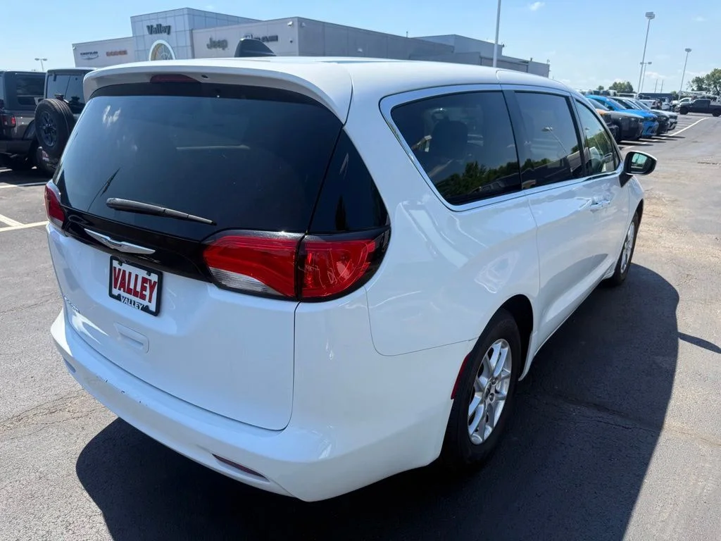 Used 2023 White Chrysler LX image 5