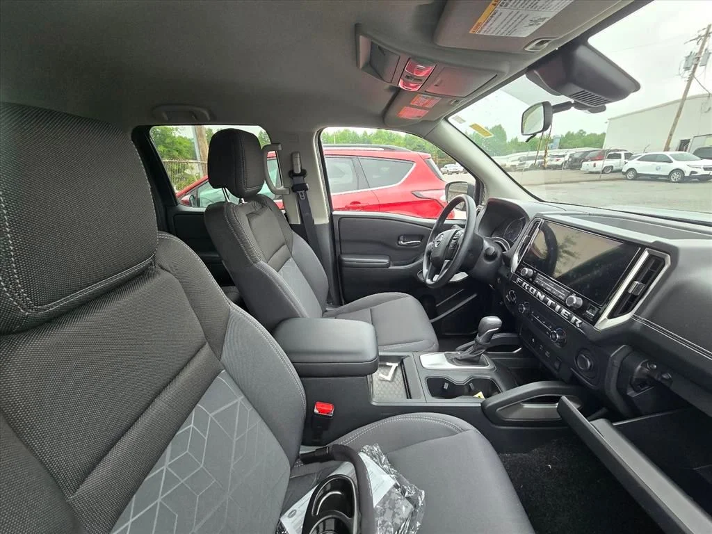 Used 2025 Gray Nissan SV image 7