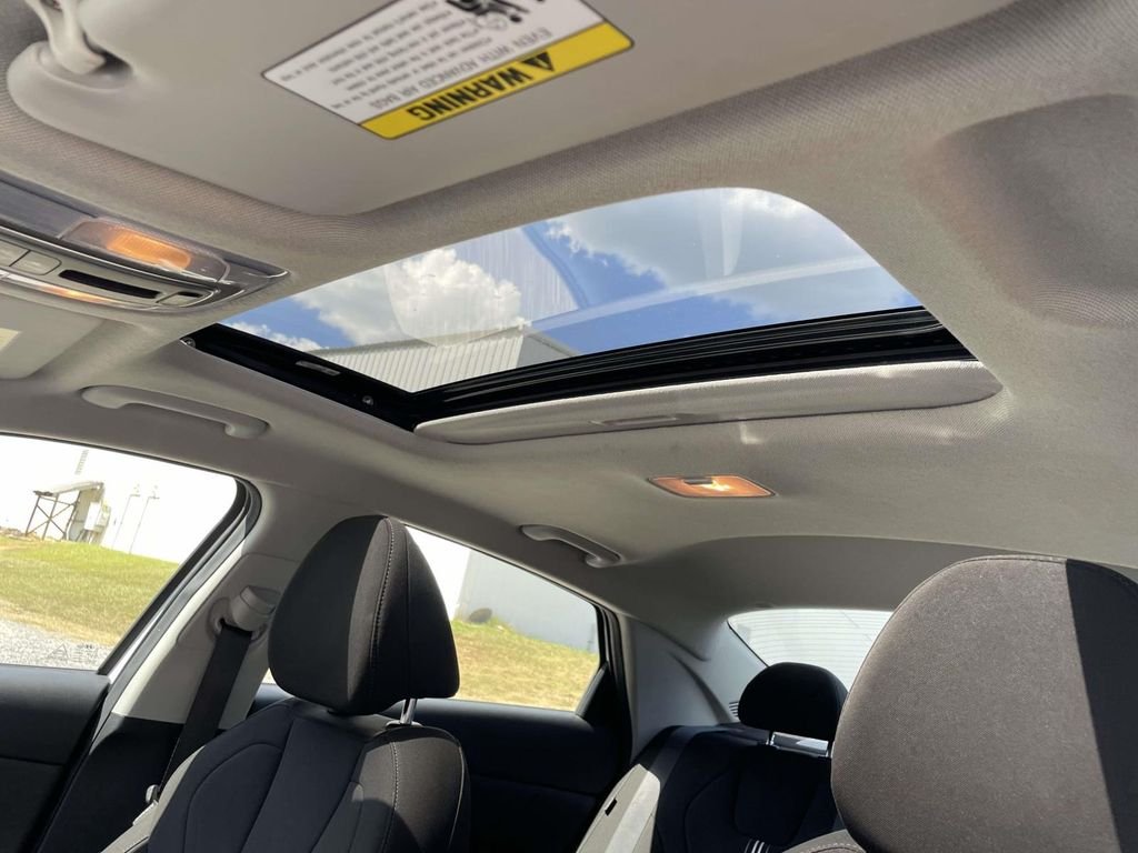 Certified Used 2025 White Hyundai SEL Convenience image 17