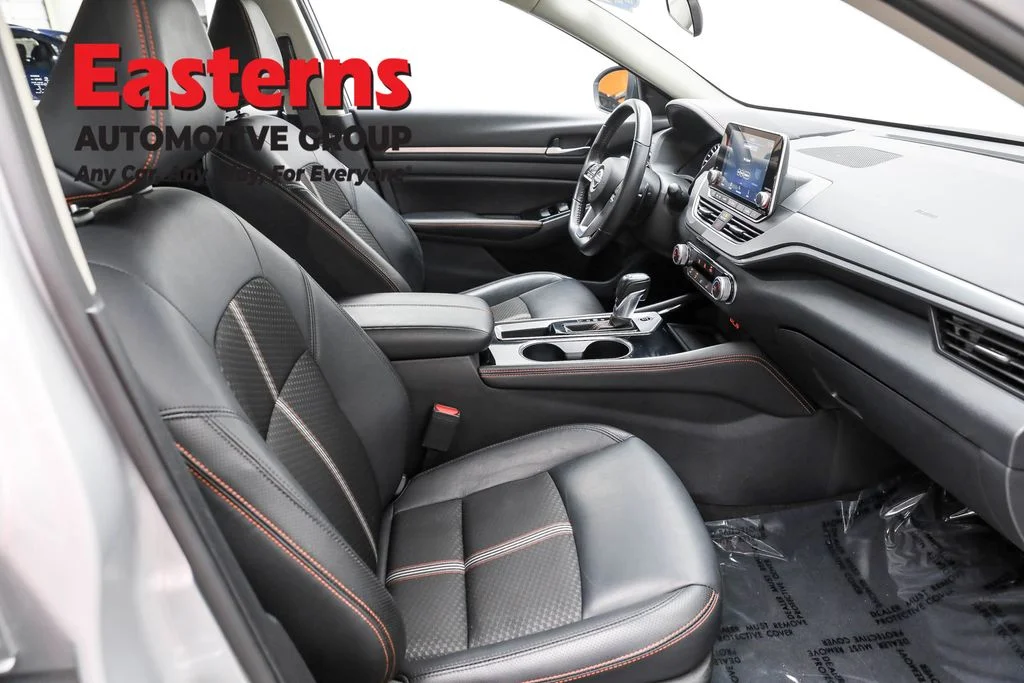 Used 2024 Silver Nissan 2.5 SR image 23