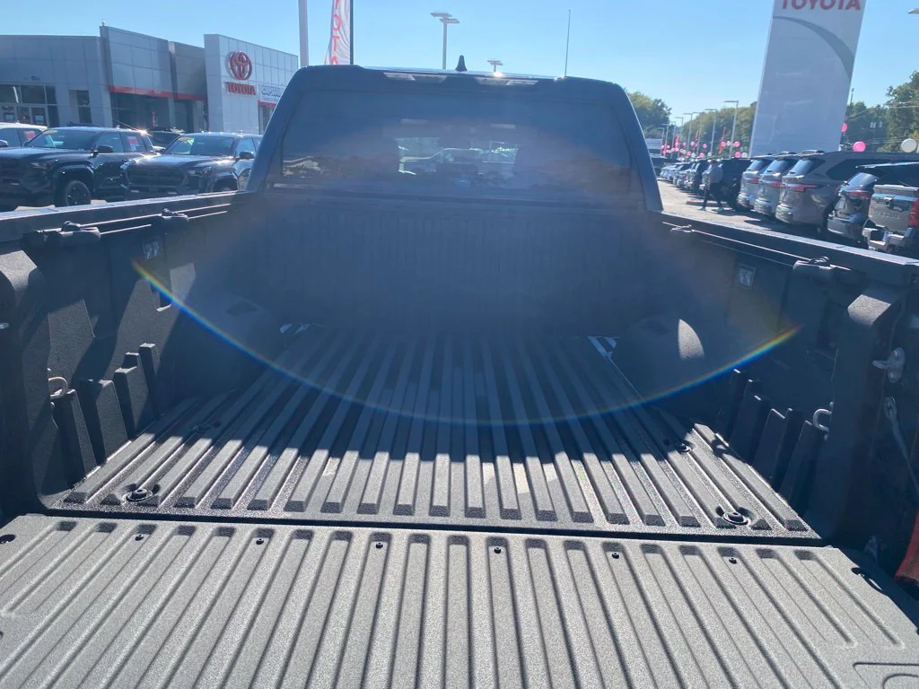 Used 2022  Toyota SR5 image 11