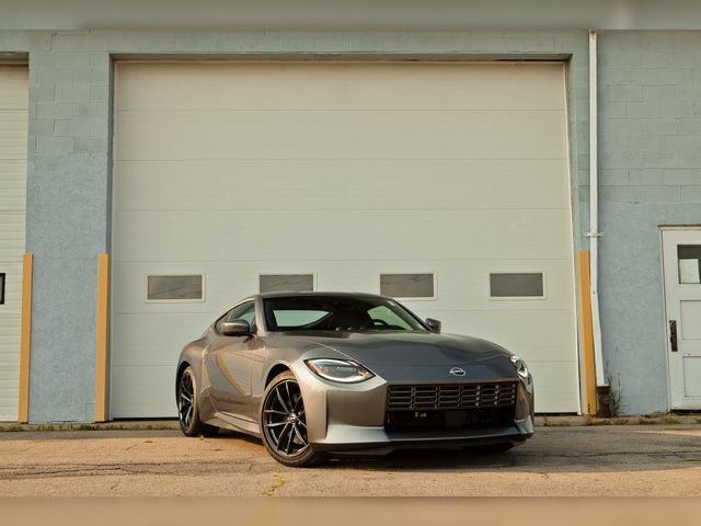 Used 2024 Gray Nissan Performance image 5