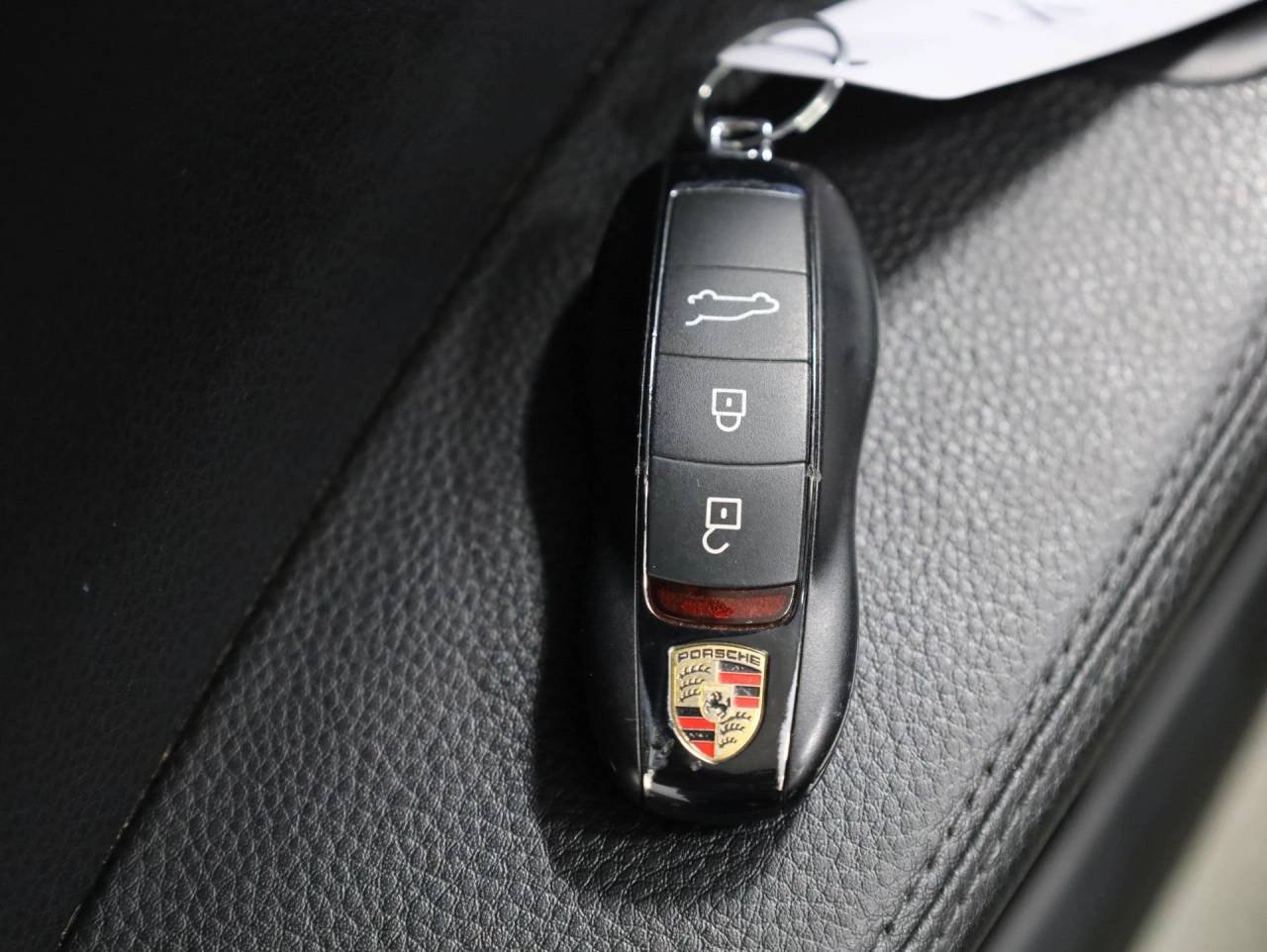 Used 2020 Vulcano Gray Metallic Porsche Macan image 43