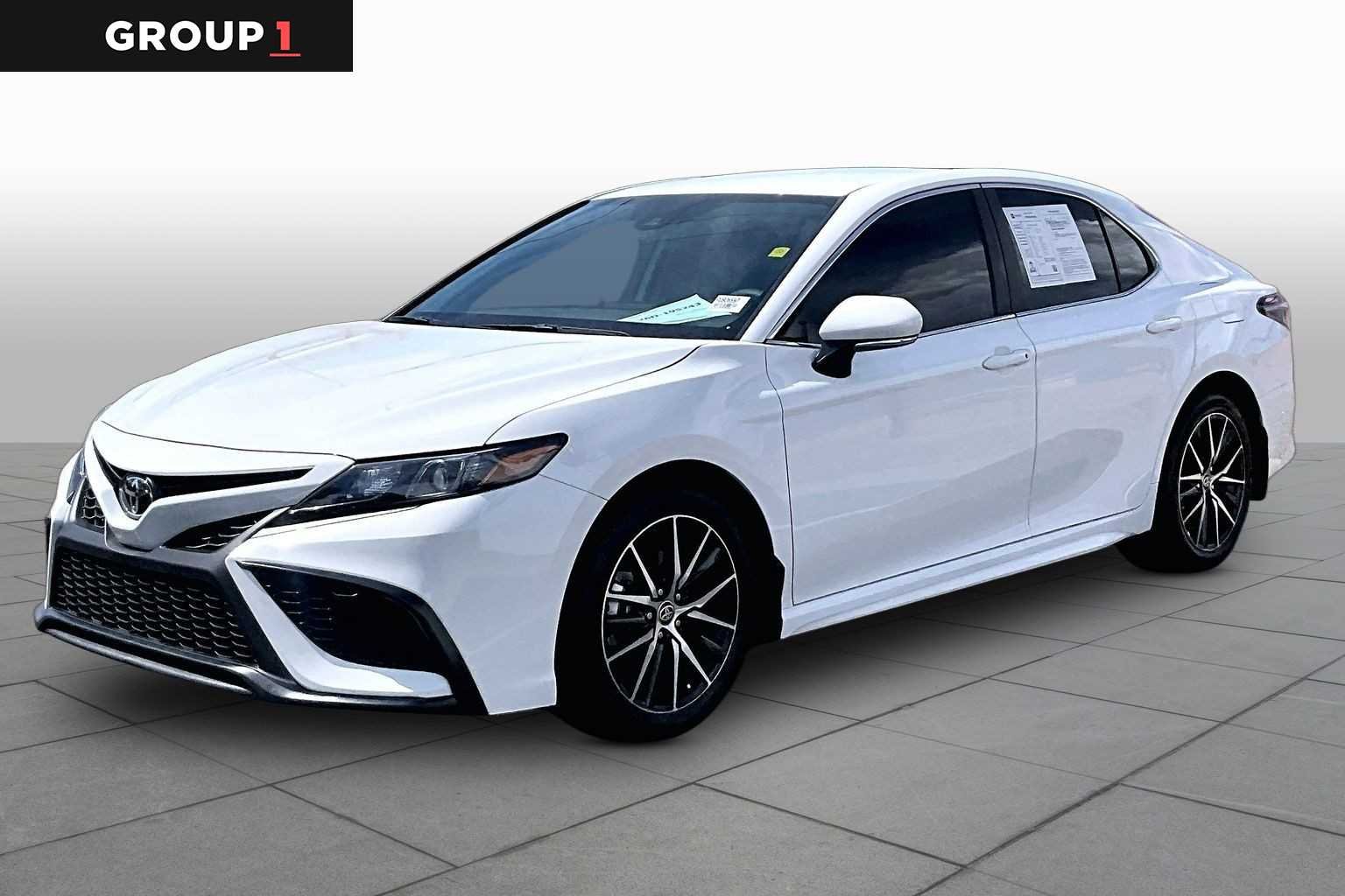 Used 2024 Ice Cap Toyota SE image 1