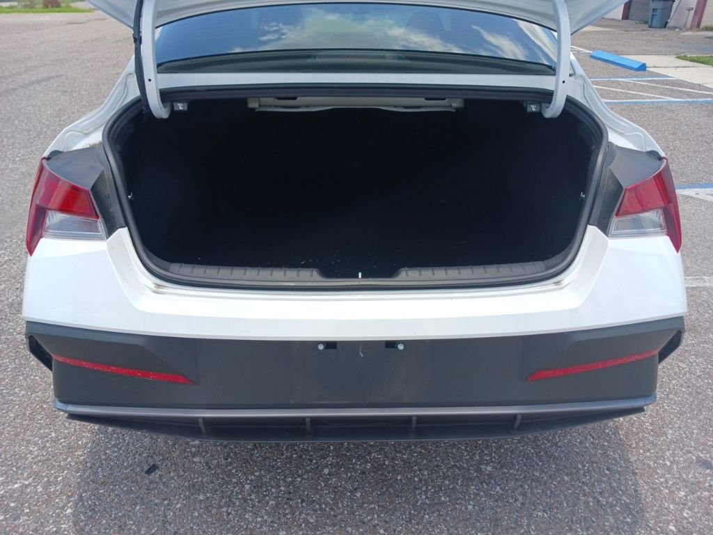 2025 Hyundai Elantra SE - Photo 21