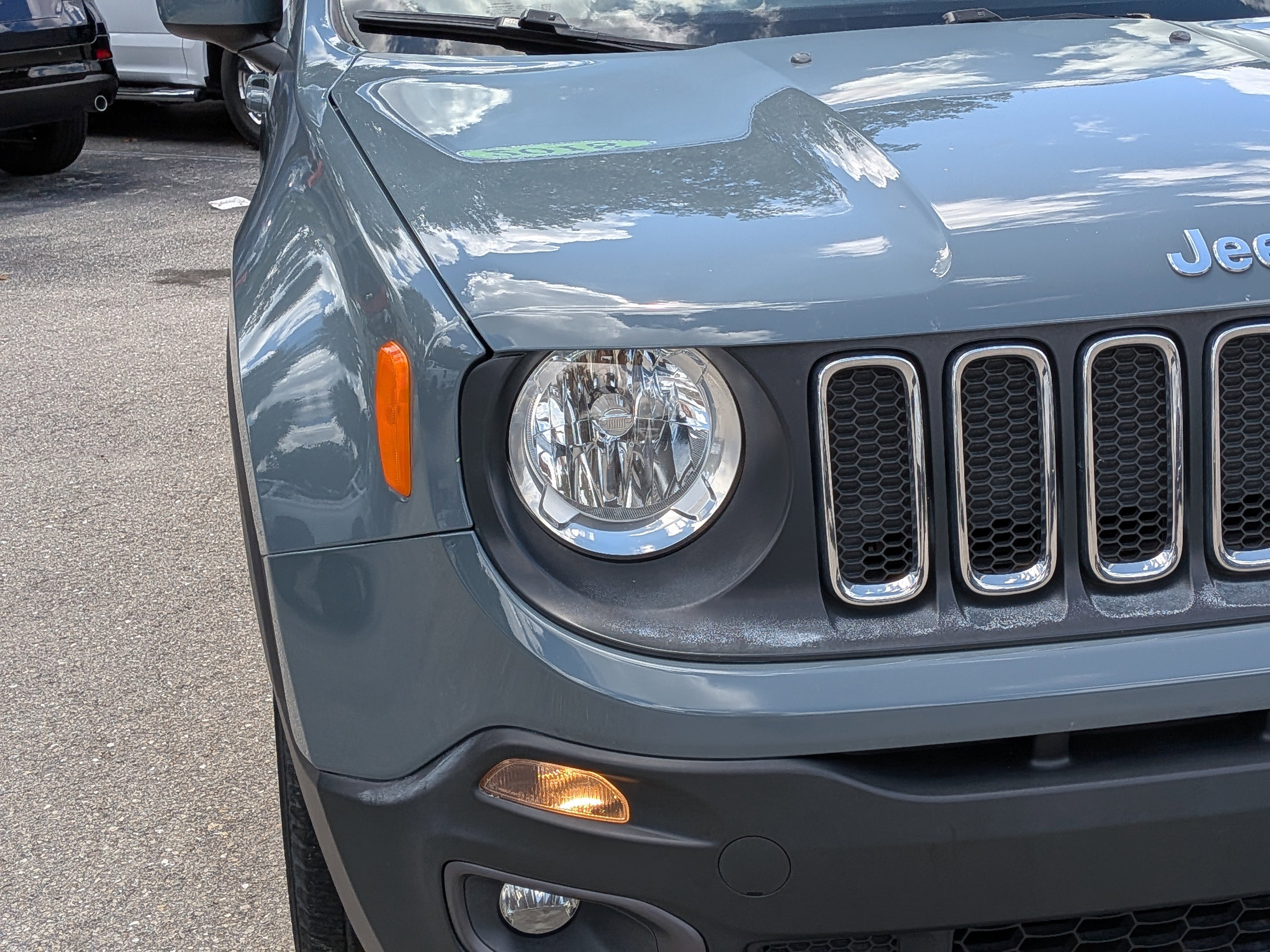 Used 2018 Anvil Jeep Latitude image 9