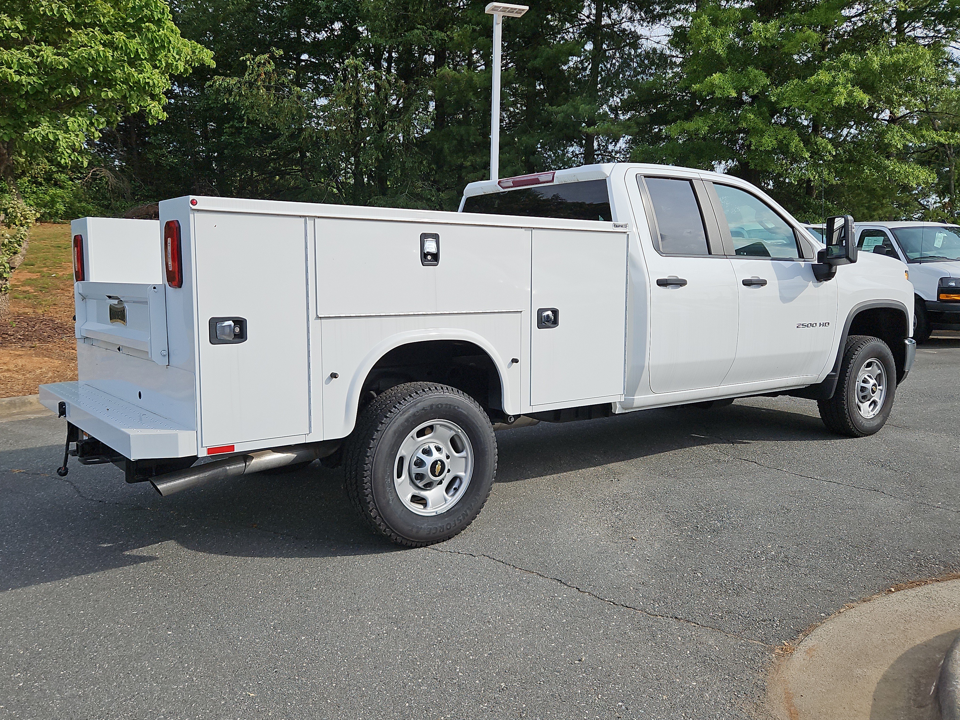 New 2025 Summit White Chevrolet WT image 5