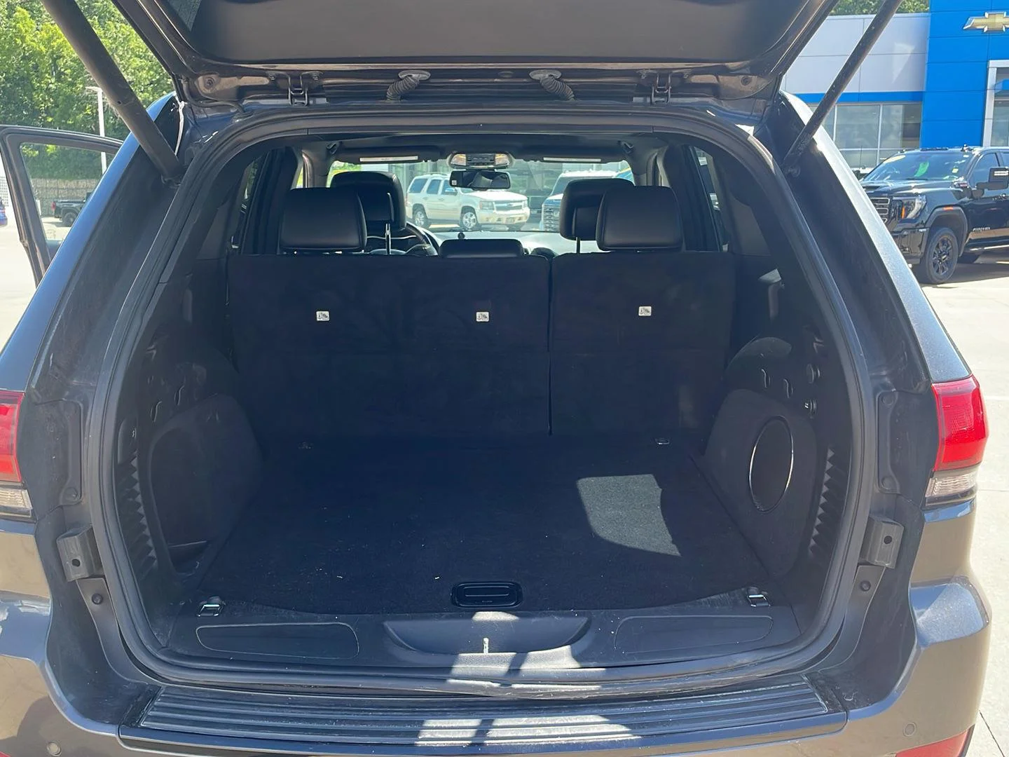 Used 2015 Gray Jeep Altitude image 15