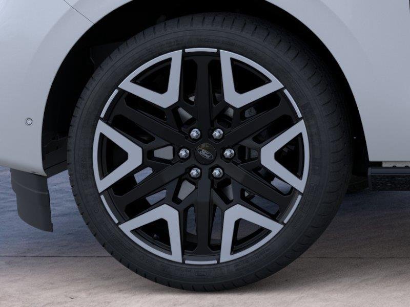 New 2026 Space Silver Ford Platinum image 4