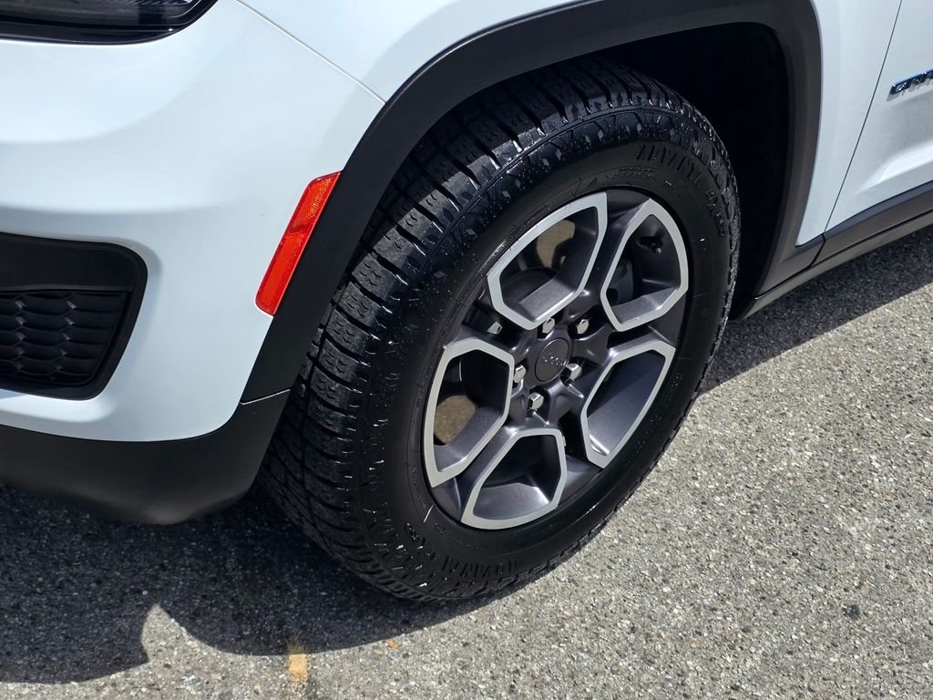 Certified Used 2022 White Jeep Trailhawk 4xe image 11