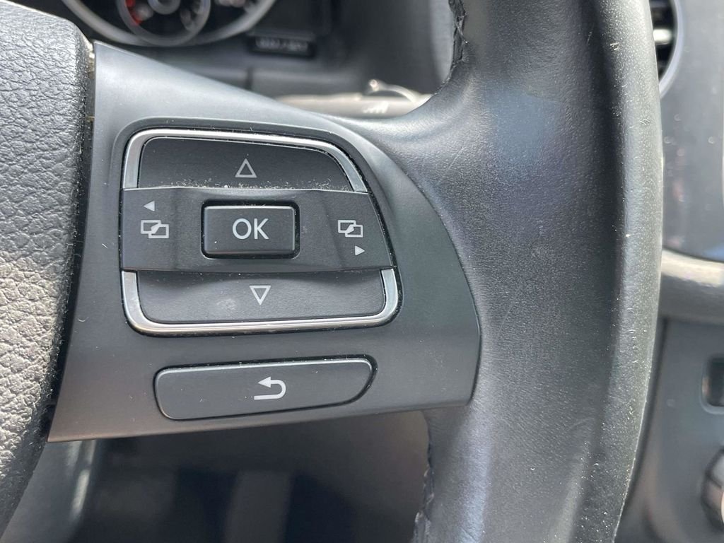 Used 2015 Gray Volkswagen SEL image 28