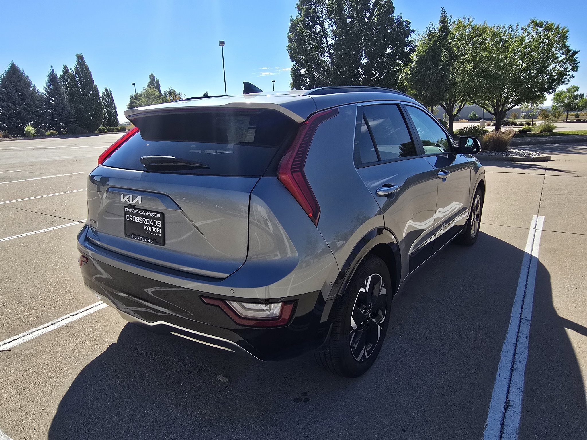 Used 2023 Steel Gray Kia Wave image 5