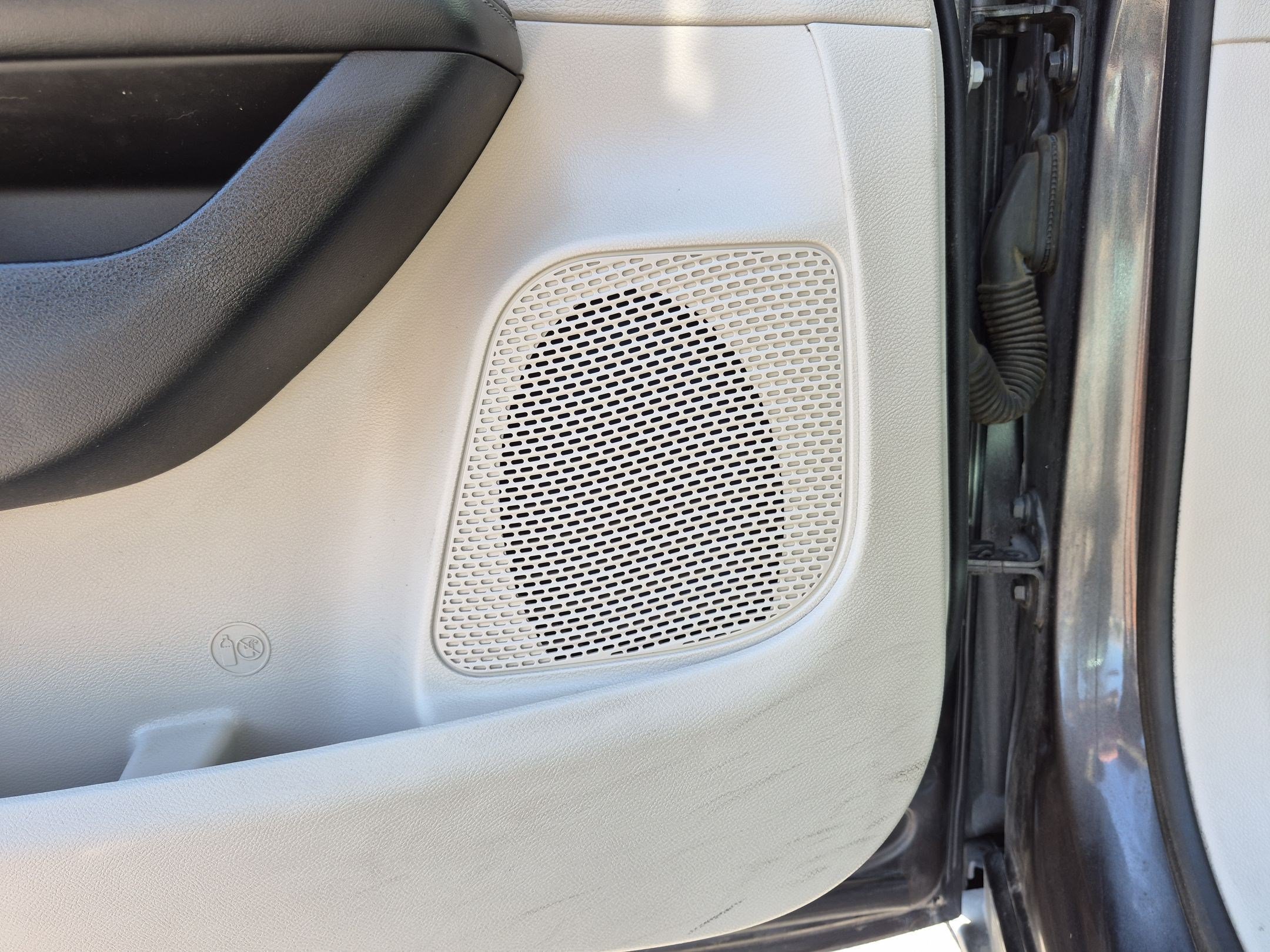 Used 2019 Granite Crystal Metallic Clearcoat Chrysler Limited image 13