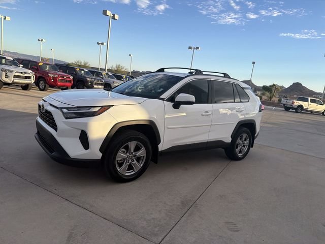 2025 Toyota RAV4 XLE - Photo 8