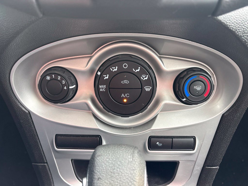 Used 2017 Gray Ford SE image 25