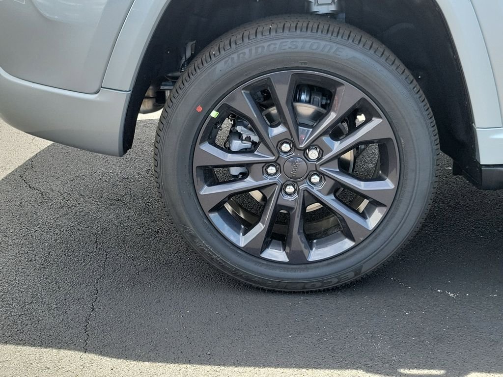 New 2026 Silver Zynith Jeep Limited Reserve image 5