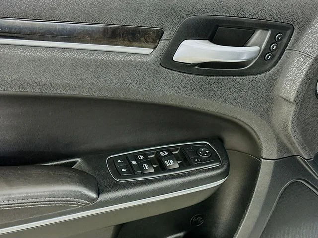 Used 2018 Silver Chrysler Limited image 10